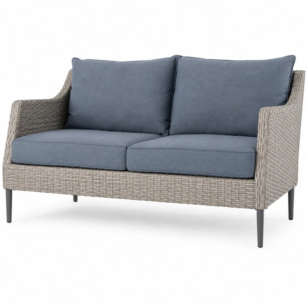 Sofa z technorattanu szara z niebieskimi poduszkami
