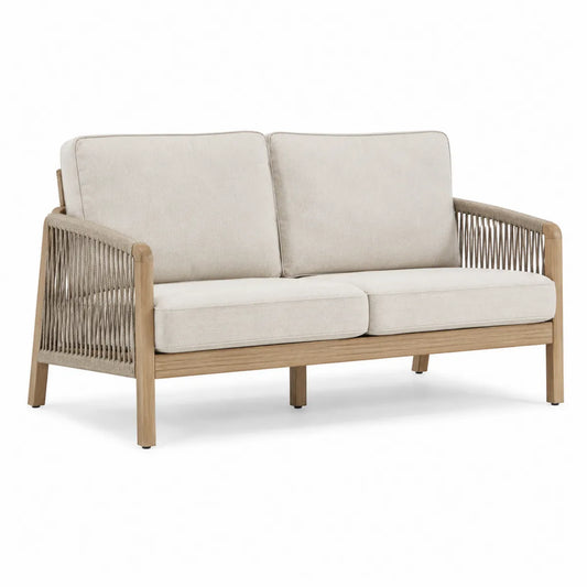 Dwuosobowa sofa drewniana z beżowymi poduszkami