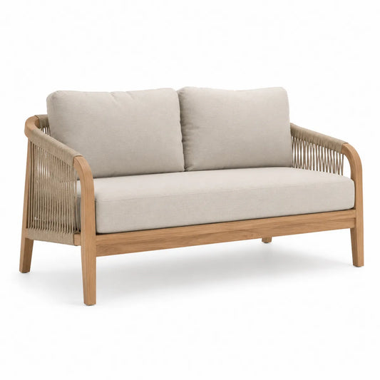 Dwuosobowa sofa tekowa z beżowymi poduszkami